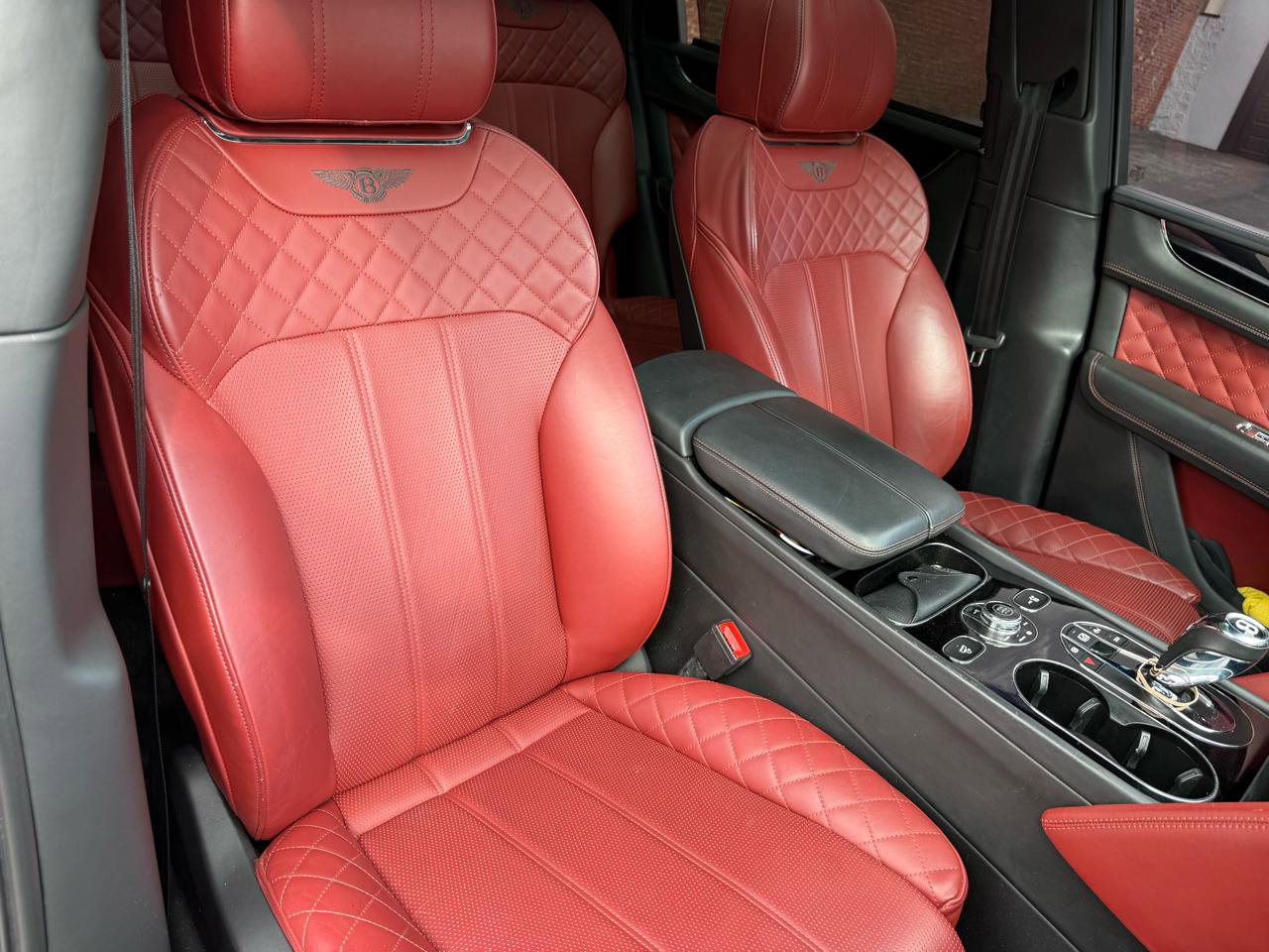 Used 2018 Bentley Bentayga Onyx Edition image 9