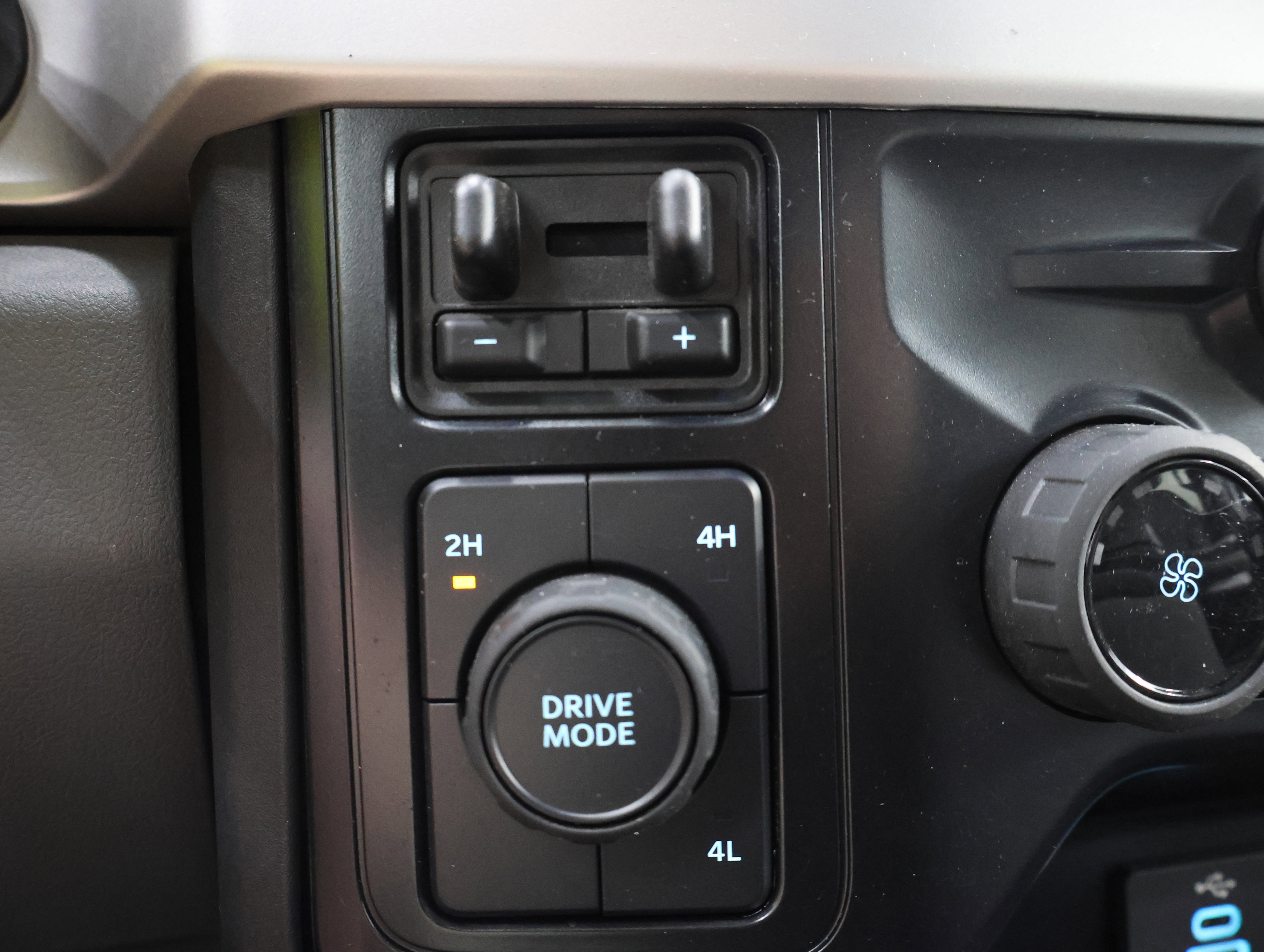 Used 2025 Ford F250 XL w/ STX Appearance Package AWD/4WD image 48