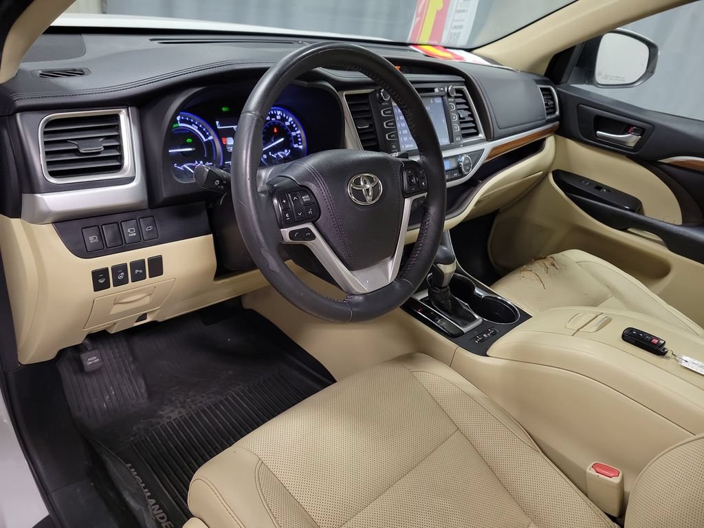 Used 2018 Toyota Highlander Limited Platinum AWD/4WD image 13
