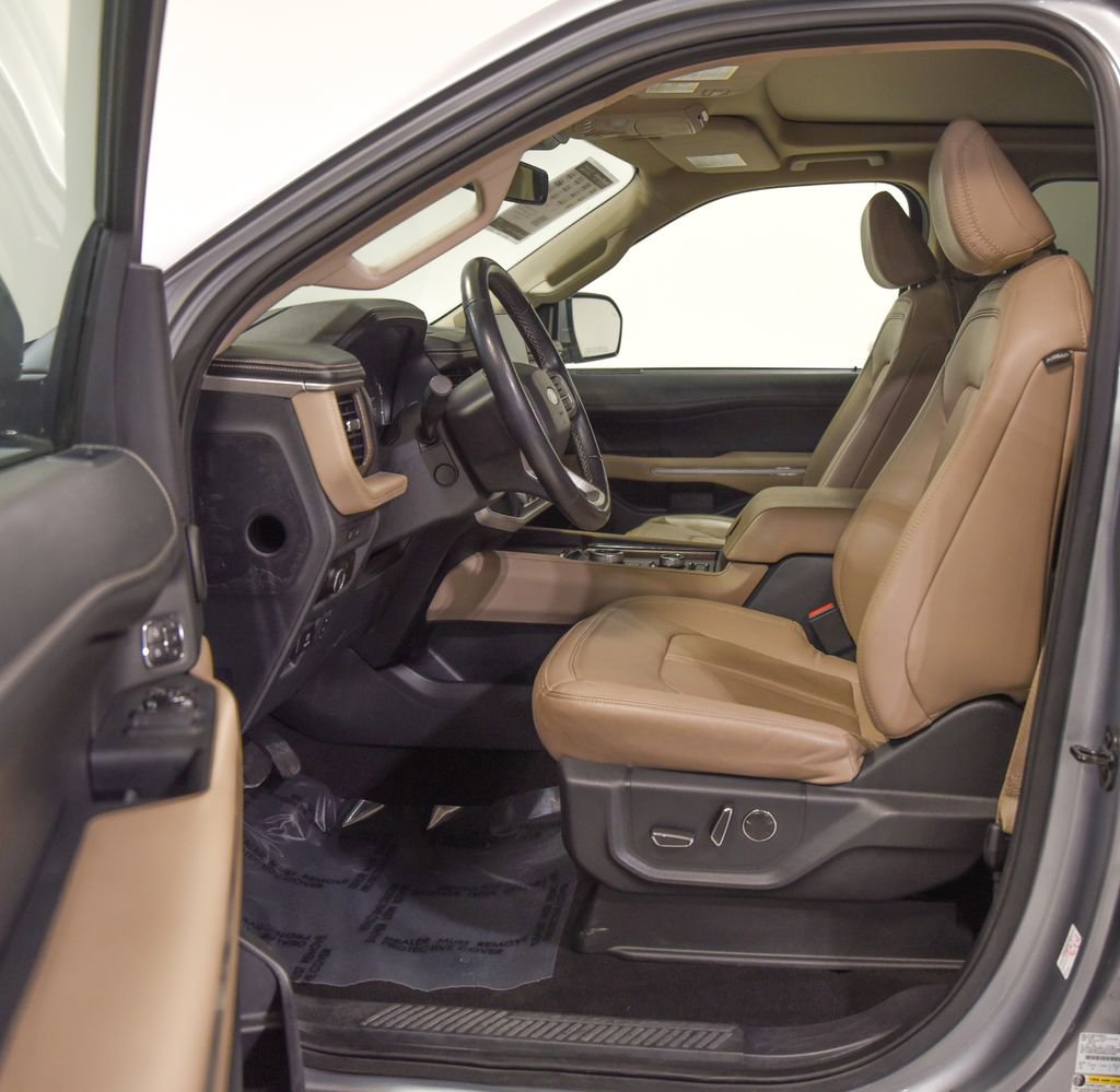 Used 2024 Ford Expedition Limited image 2
