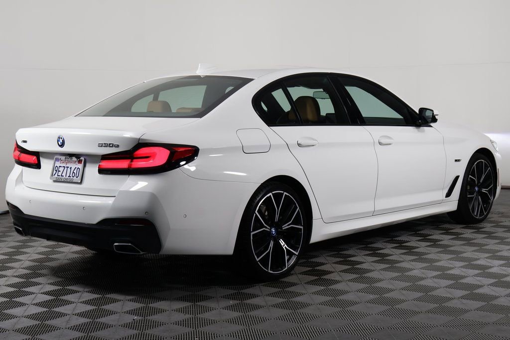 Used 2023 BMW 530e xDrive w/ M Sport Package image 4