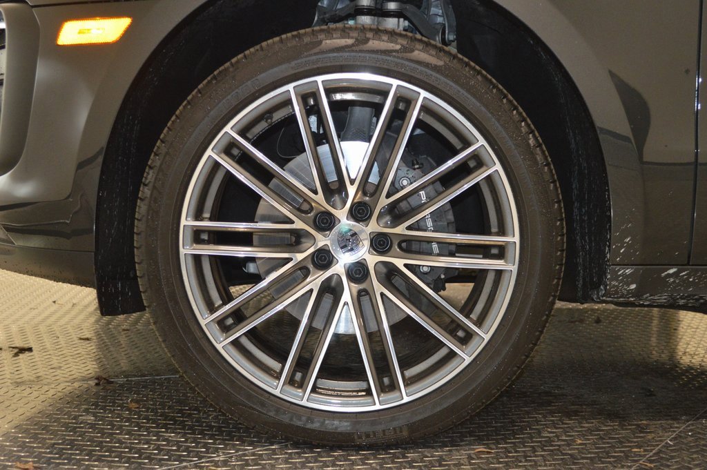 Used 2025 Porsche Macan image 13