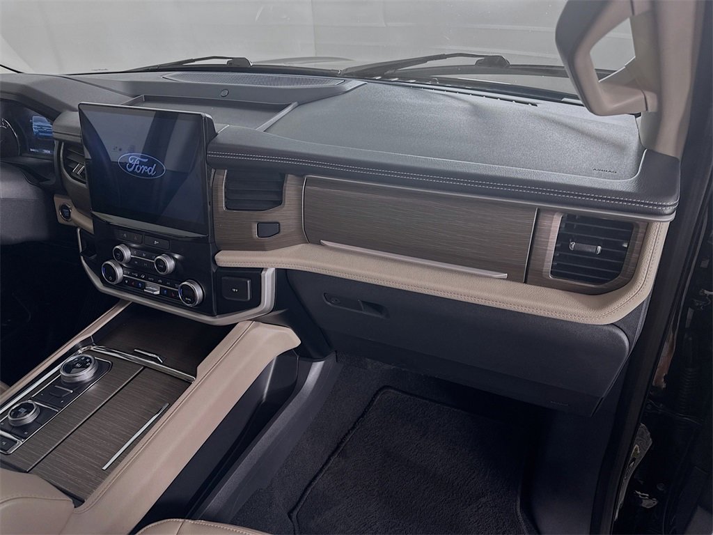Used 2024 Ford Expedition Limited image 32