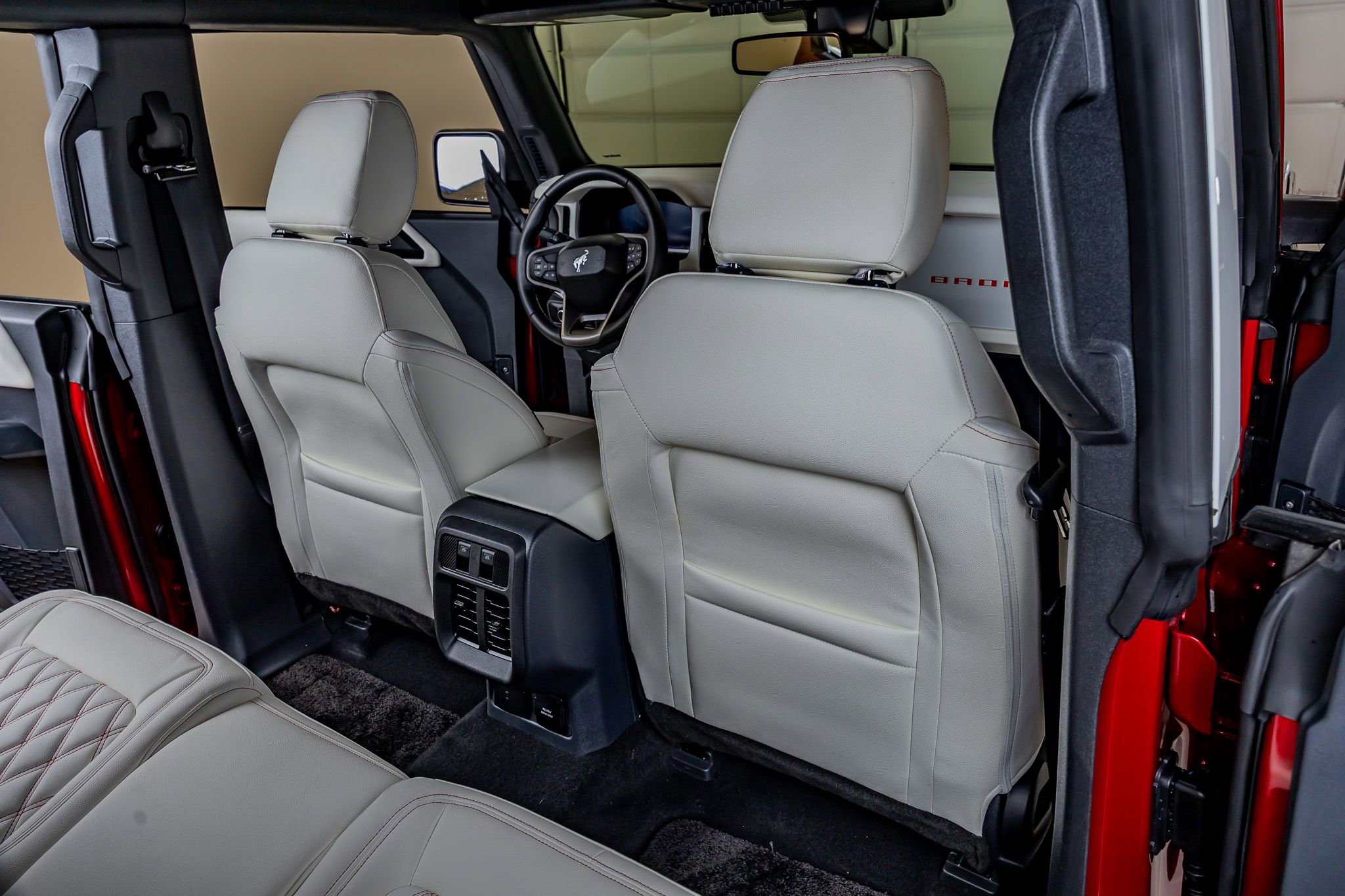 Used 2025 Ford Bronco Heritage Edition AWD/4WD image 32