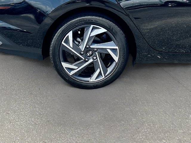 Used 2025 Hyundai Elantra Sport FWD image 25