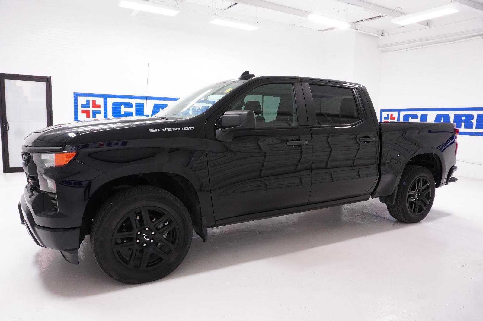 Used 2023 Chevrolet Silverado 1500 Custom image 8