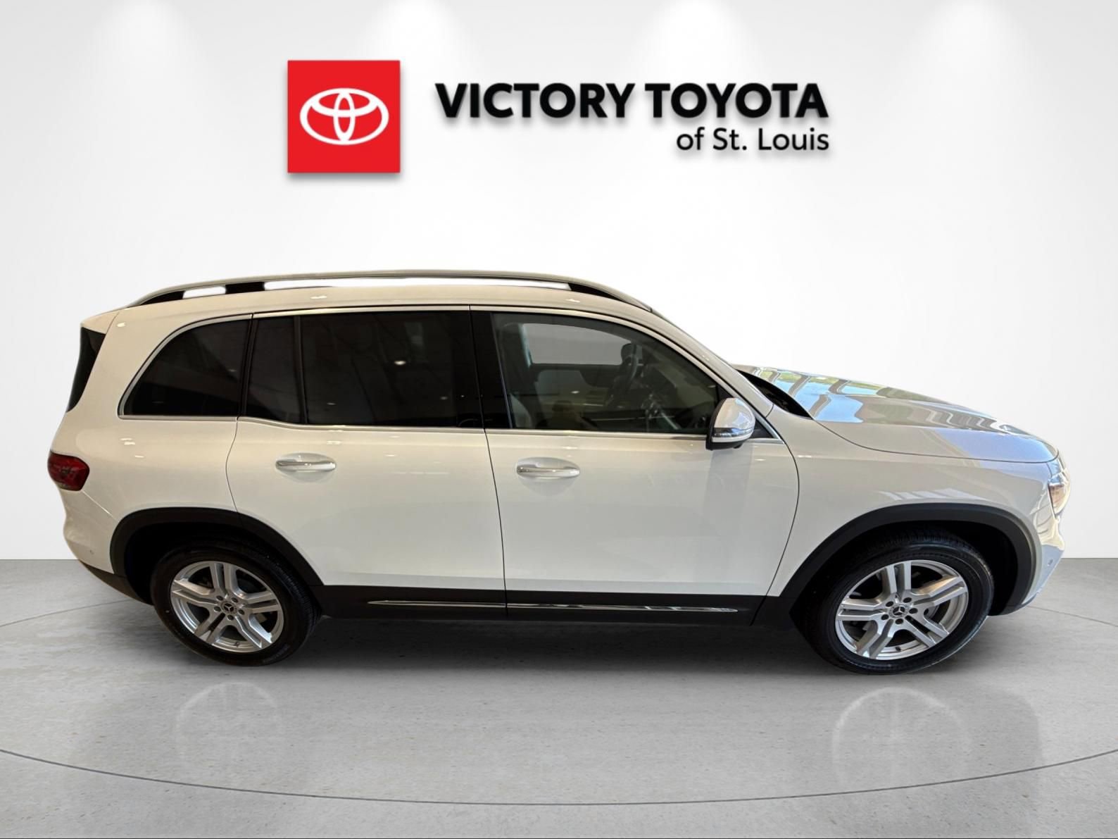 Used 2022 Mercedes-Benz GLB 250 4MATIC image 2