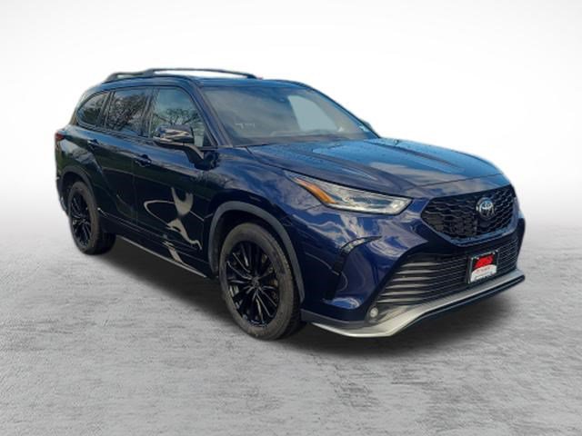 Used 2023 Toyota Highlander XSE AWD/4WD image 3