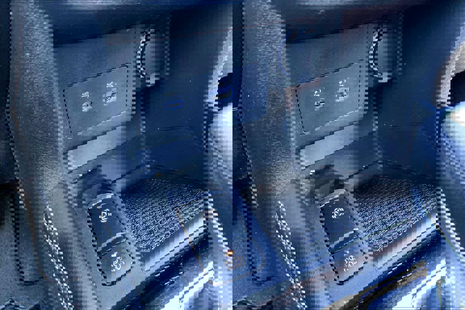 Used 2023 Nissan Kicks SR image 35