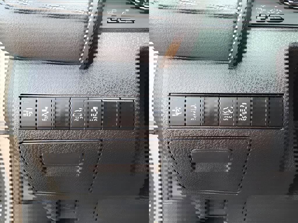 Used 2023 Toyota Camry SE image 15