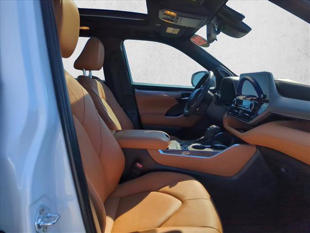 Used 2025 Toyota Highlander Platinum image 20