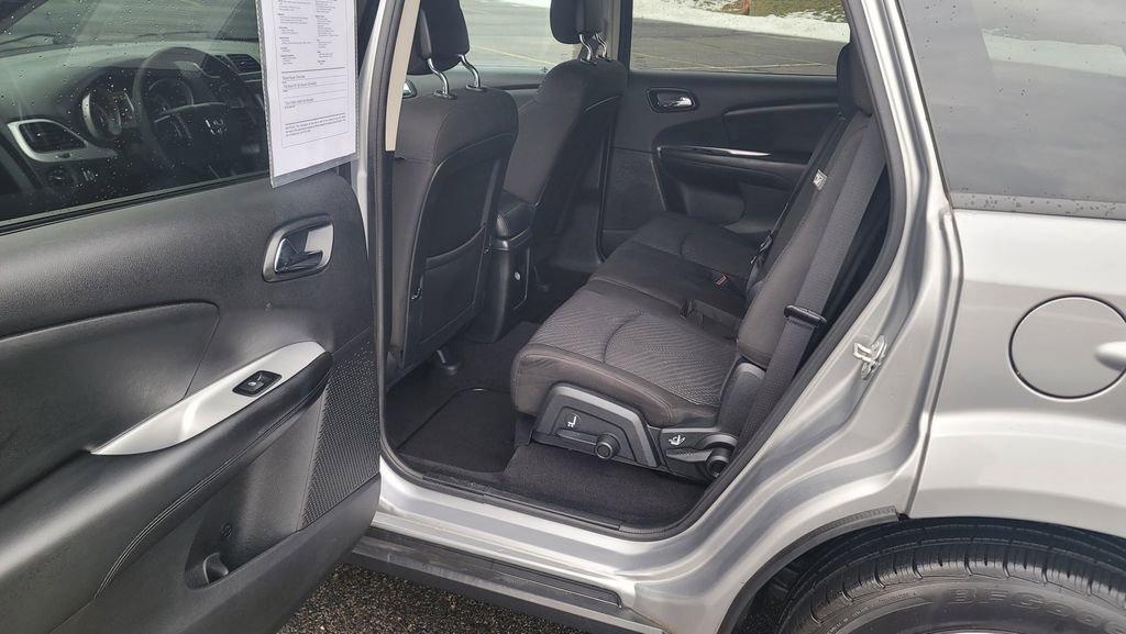 Used 2016 Dodge Journey SE w/ Flexible Seating Group image 25