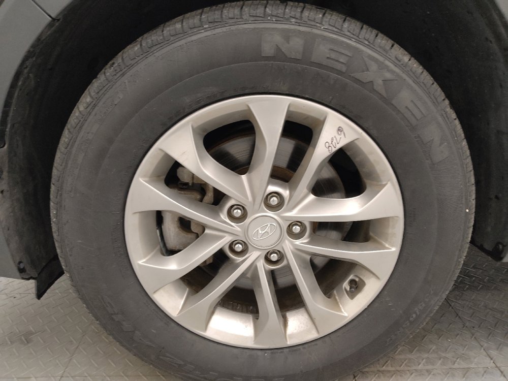 Used 2019 Hyundai Santa Fe SE image 31