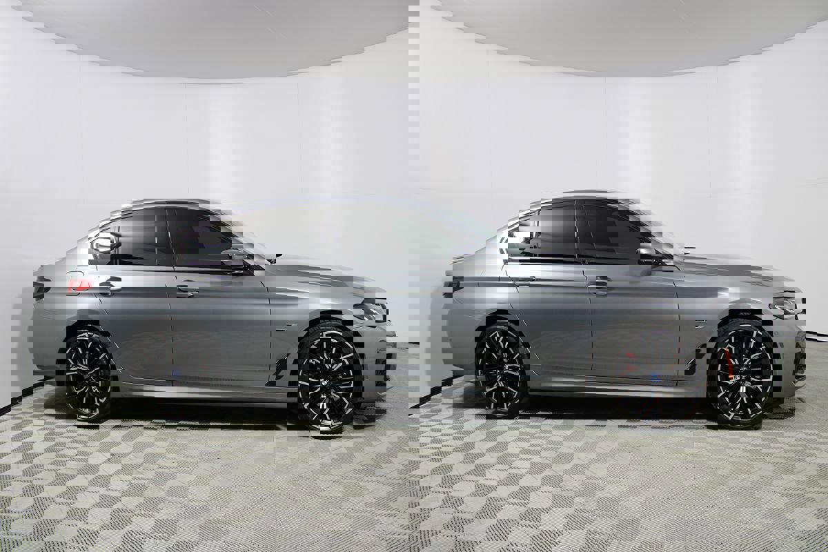 Used 2023 BMW 530e 530e w/ M Sport Package image 45