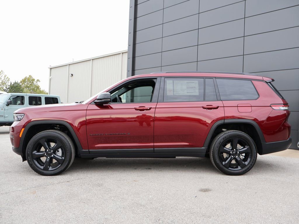 New 2025 Jeep Grand Cherokee L Altitude image 2