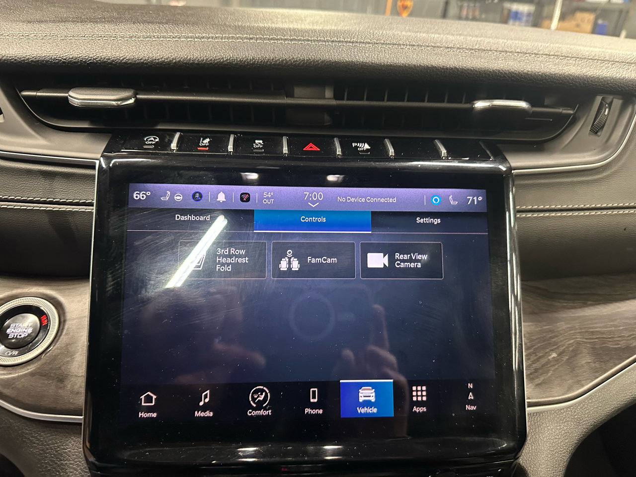 Used 2024 Jeep Grand Cherokee L Limited w/ Black Appearance Package image 14