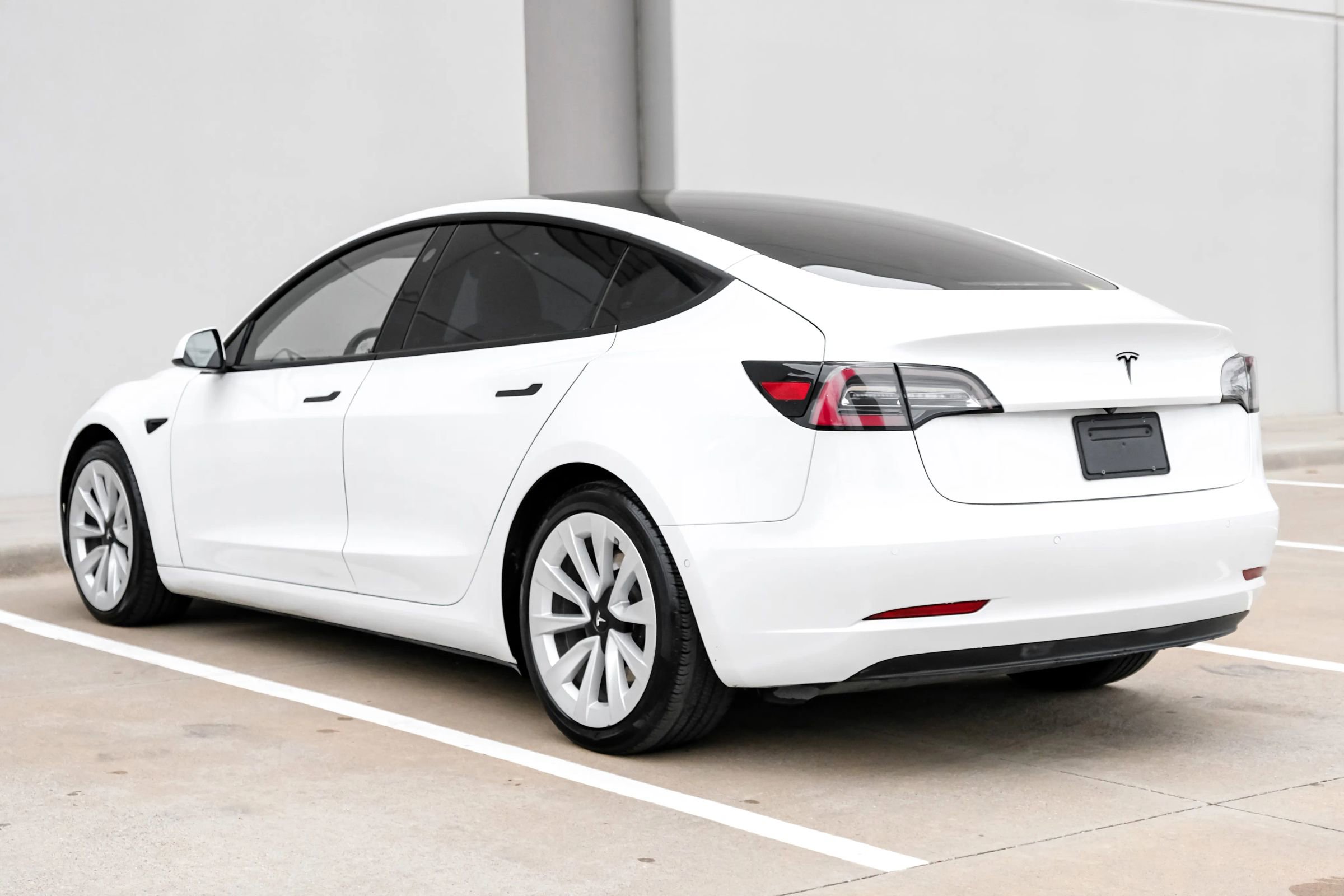 Used 2021 Tesla Model 3 Standard Range Plus RWD image 6