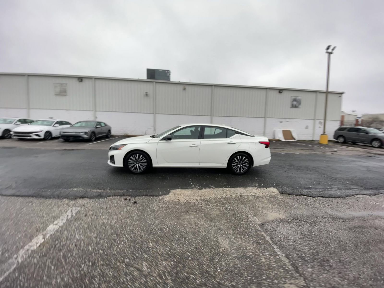 Used 2025 Nissan Altima 2.5 SV image 16