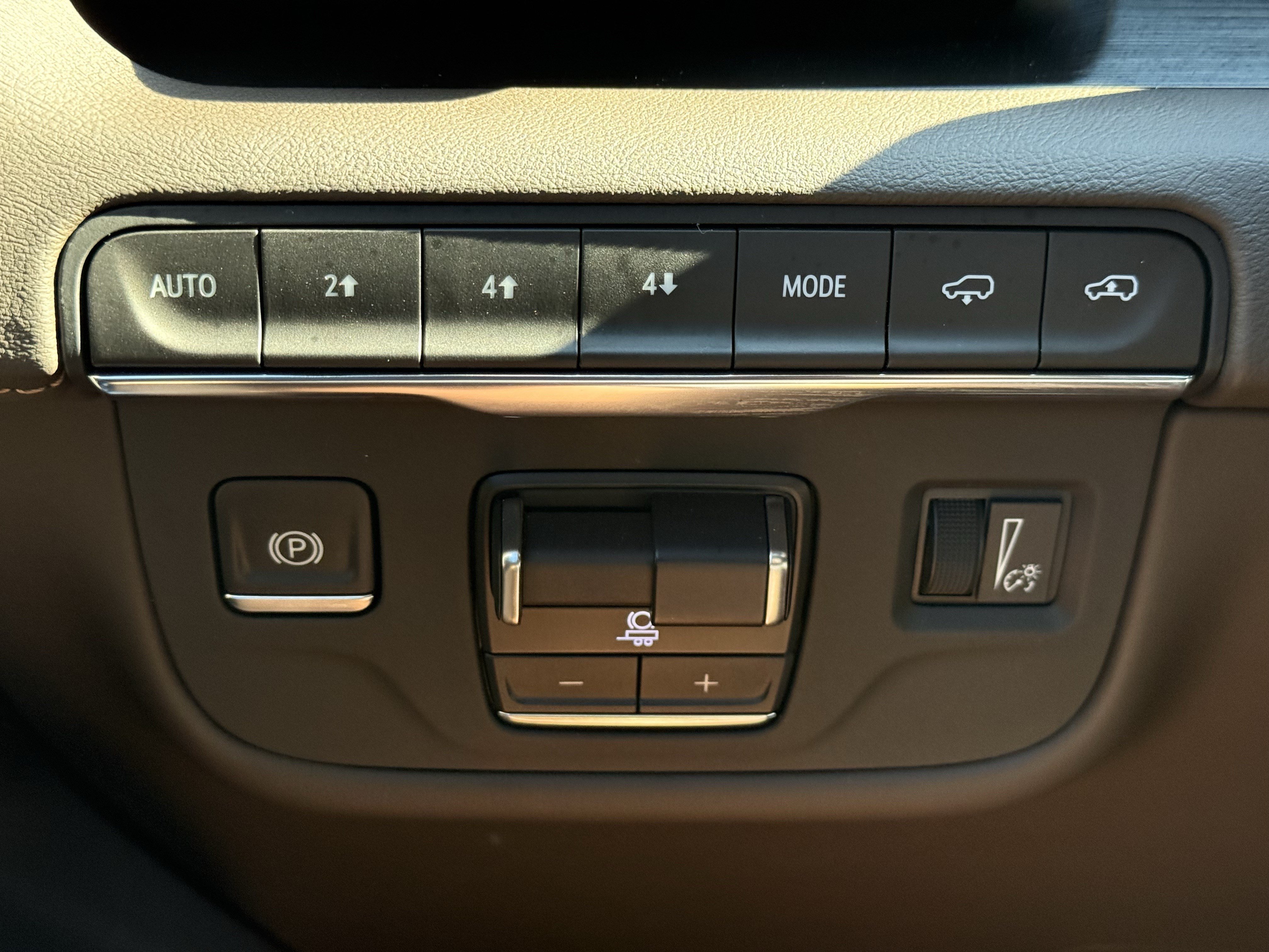 Used 2024 Cadillac Escalade Premium Luxury w/ Performance Package AWD/4WD image 28