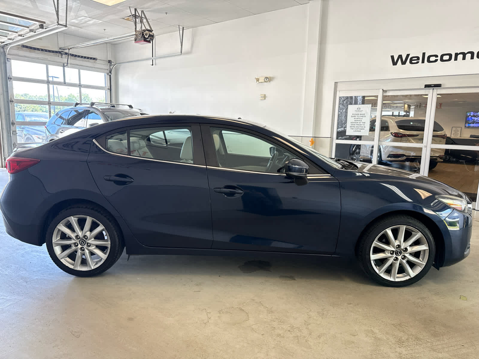 Used 2017 MAZDA MAZDA3 Grand Touring FWD image 6