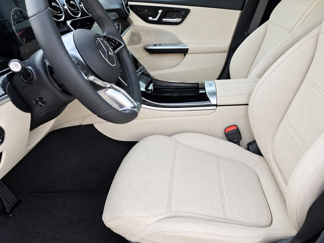 New 2026 Mercedes-Benz C 300 4MATIC Sedan image 16