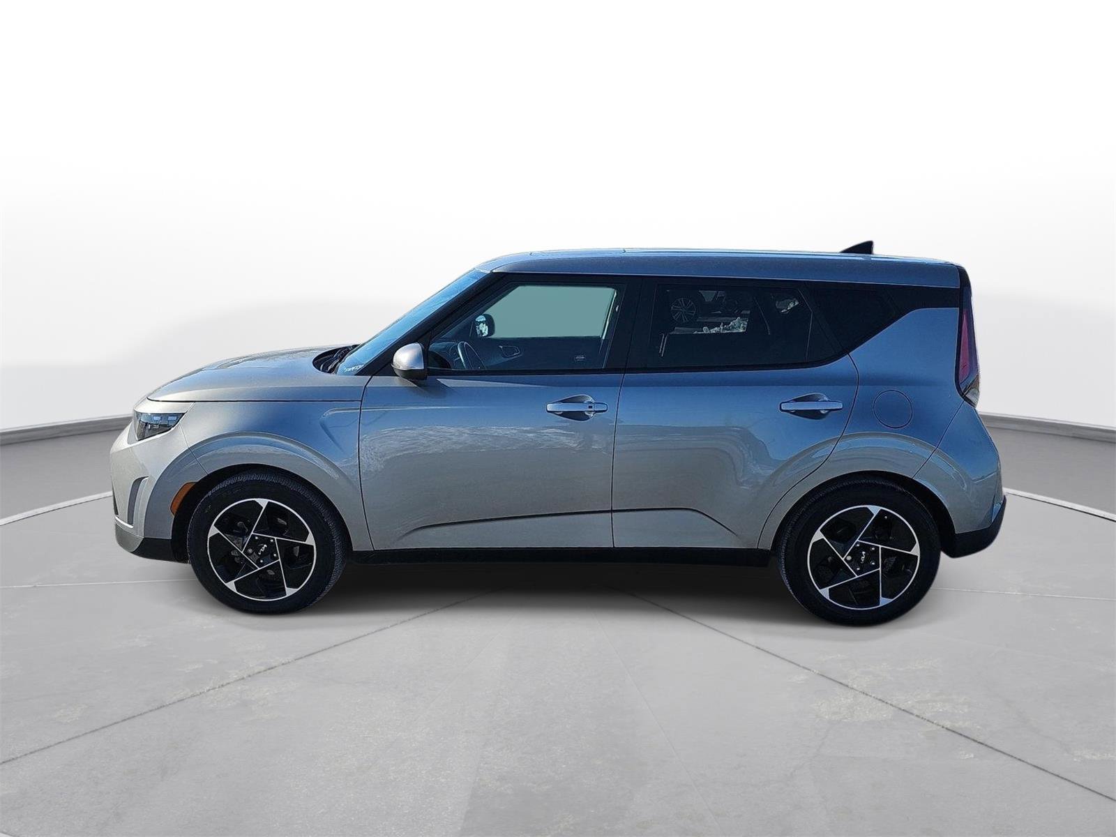Used 2023 Kia Soul EX image 8