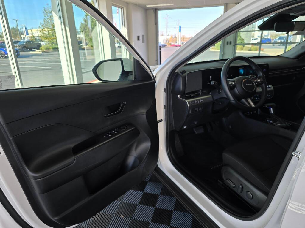 Used 2024 Hyundai Kona SEL image 18