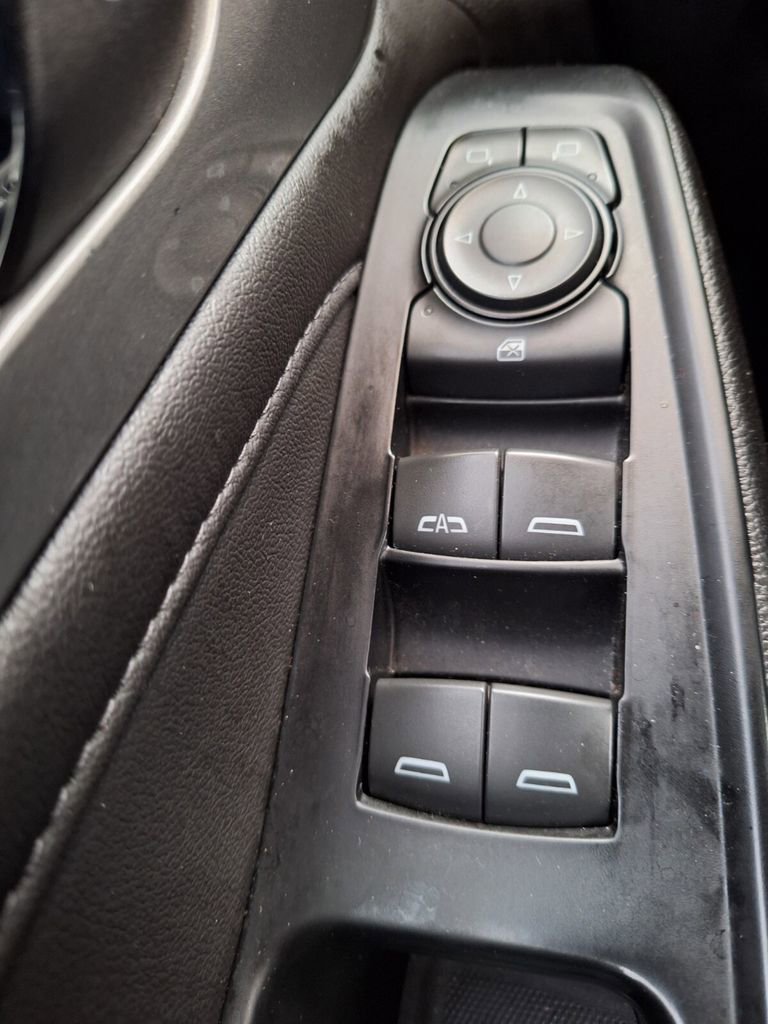 Used 2023 Chevrolet Traverse LT image 19