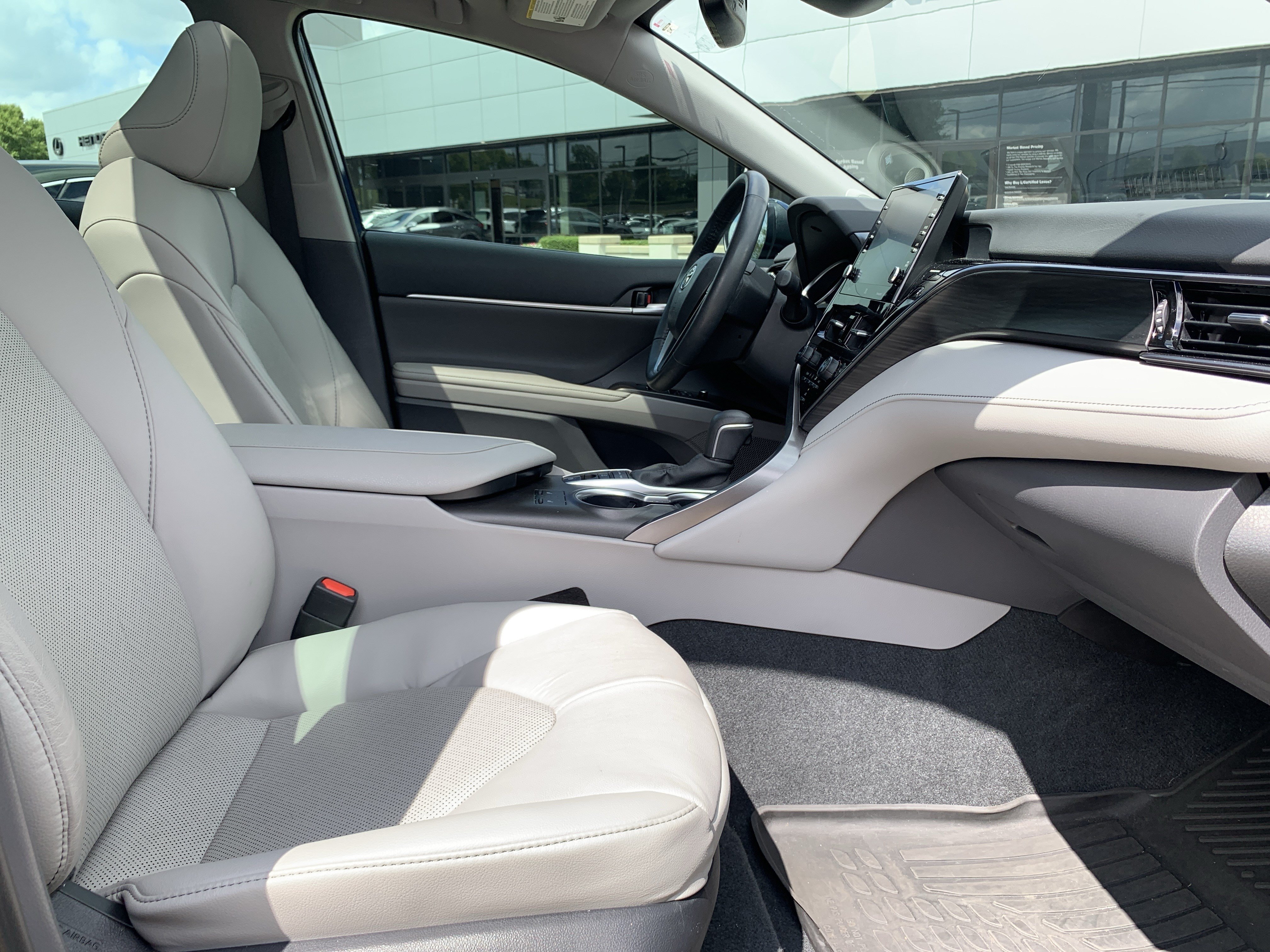 Used 2024 Toyota Camry XLE FWD image 35