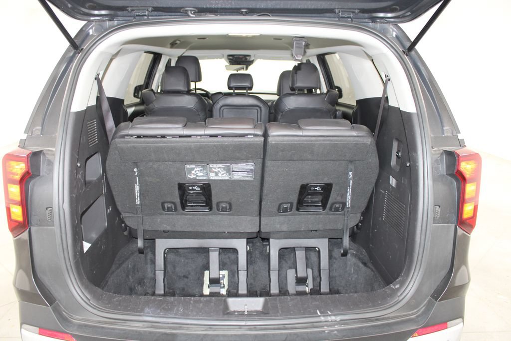 Used 2025 Kia Carnival FWD image 13