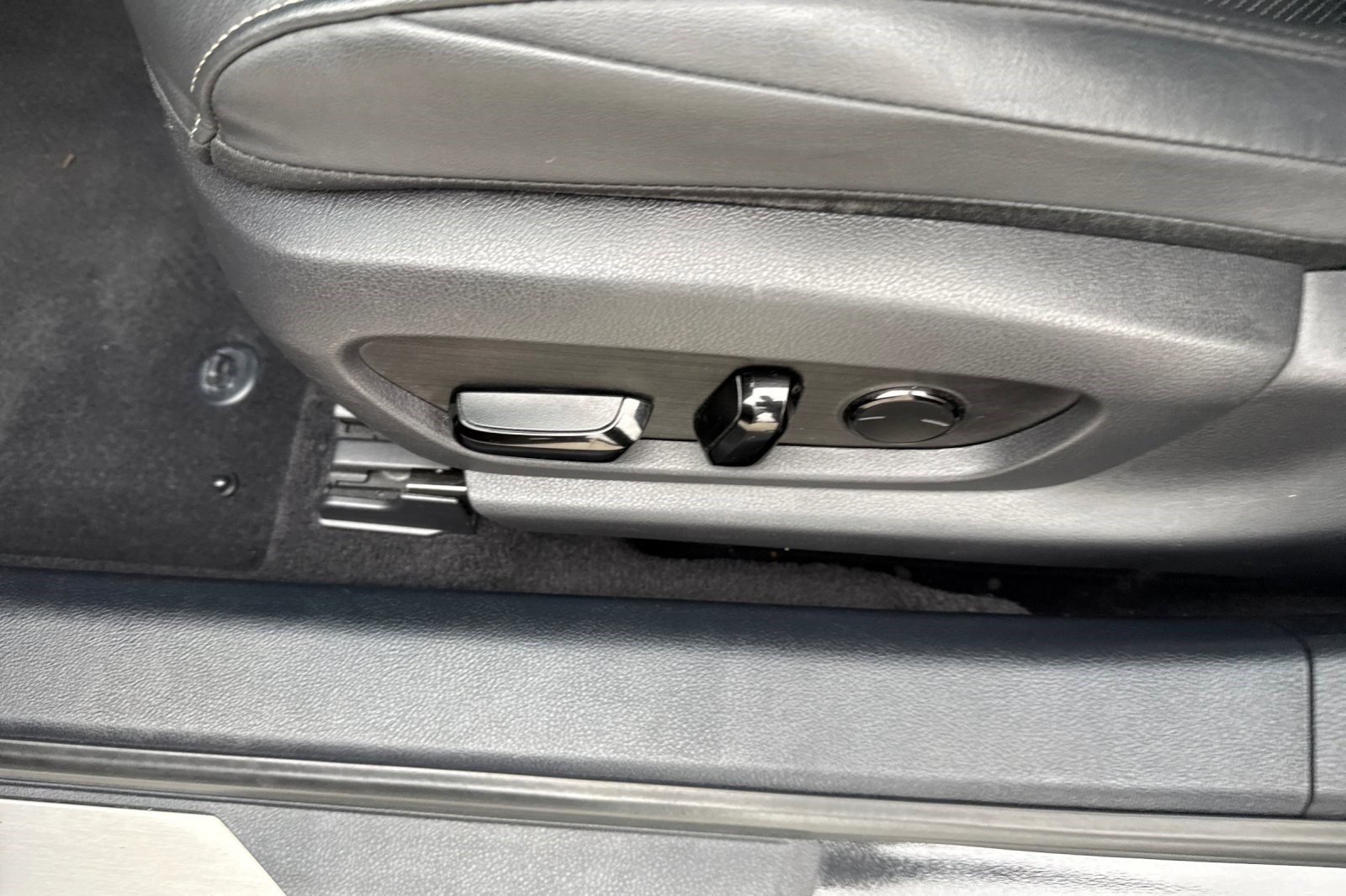 Used 2022 Lexus ES 300h w/ Premium Package image 13