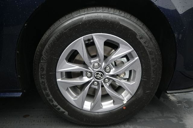 Used 2026 Toyota Sienna XLE AWD/4WD image 18