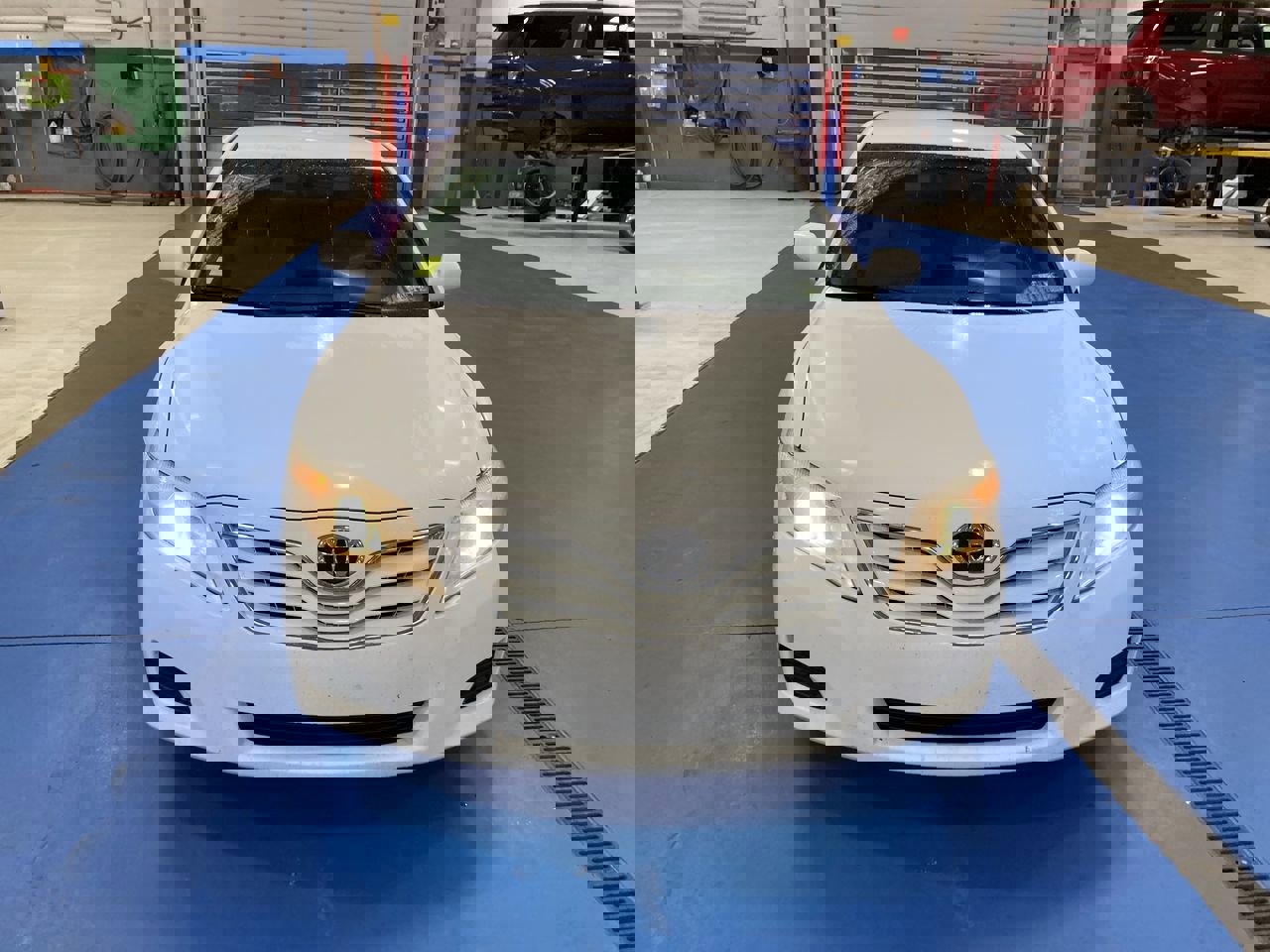 Used 2011 Toyota Camry LE image 2