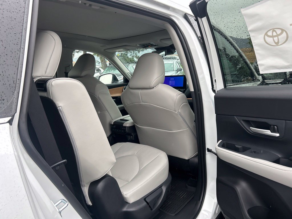 Used 2026 Toyota Grand Highlander AWD image 15