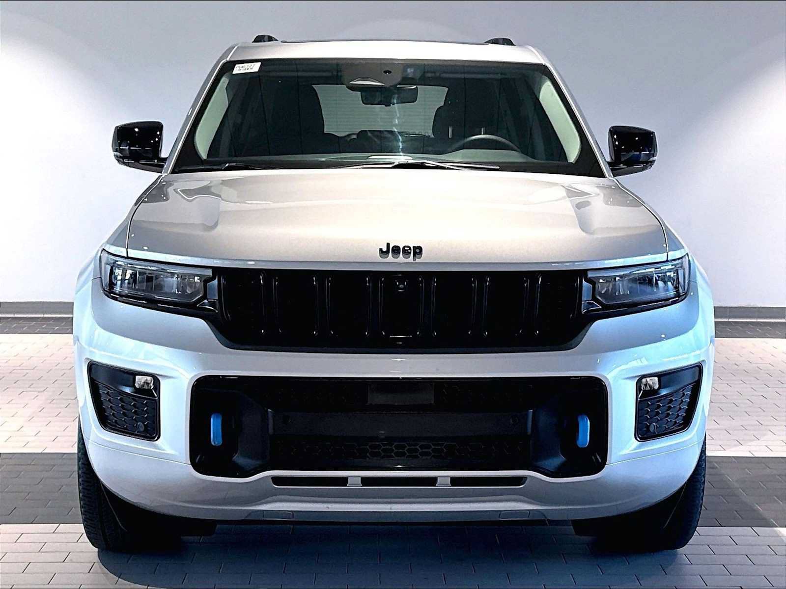Used 2023 Jeep Grand Cherokee 30th Anniversary AWD/4WD image 13