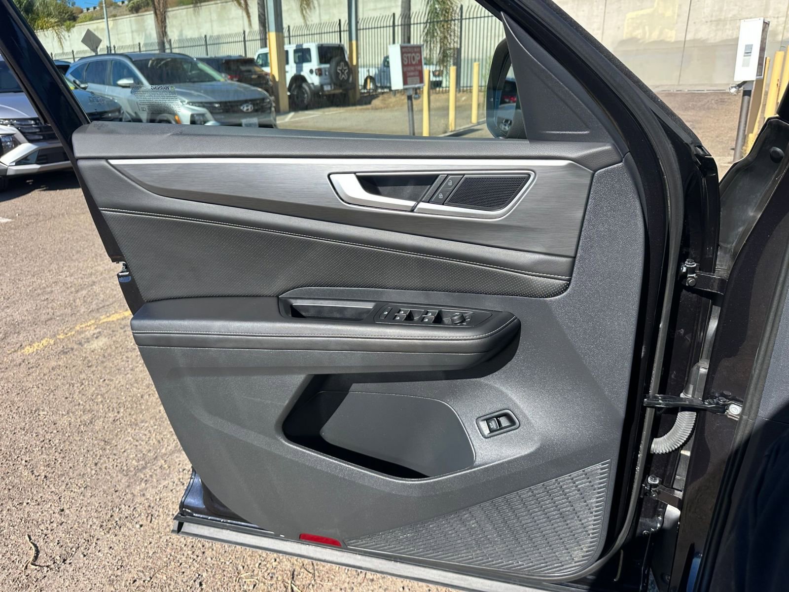 Used 2025 Volkswagen Atlas Cross Sport SE image 20