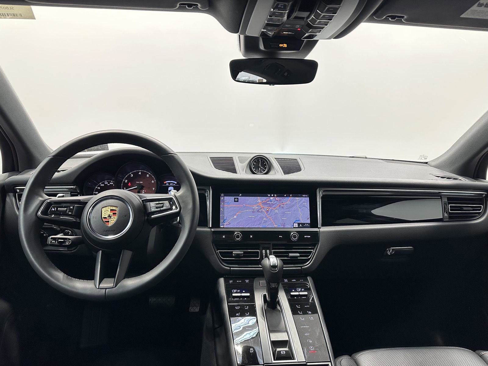 Certified 2025 Porsche Macan image 26