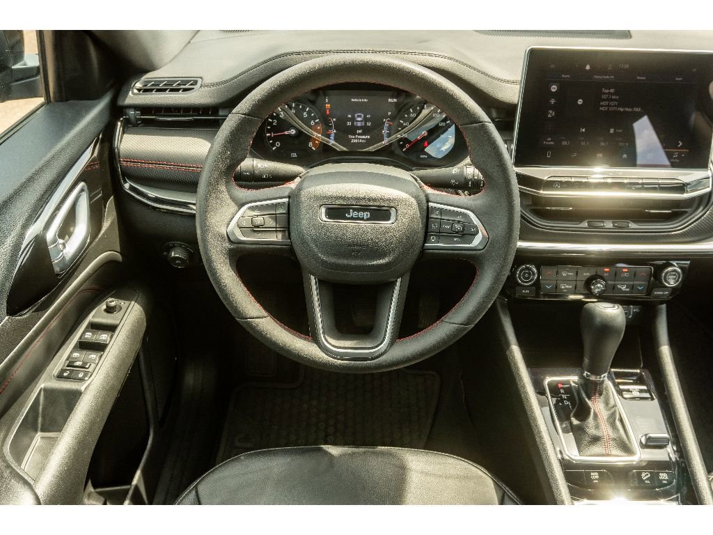 Used 2025 Jeep Compass Trailhawk image 22