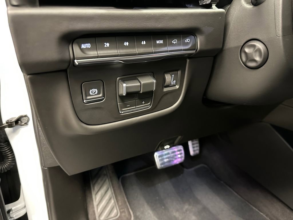 Used 2026 Cadillac Escalade Platinum Sport w/ LPO, ONYX Package AWD/4WD image 21