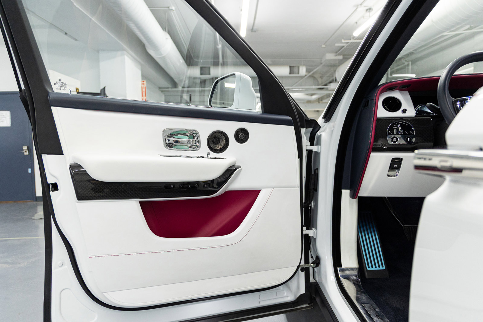 Certified 2024 Rolls-Royce Cullinan Black Badge image 22