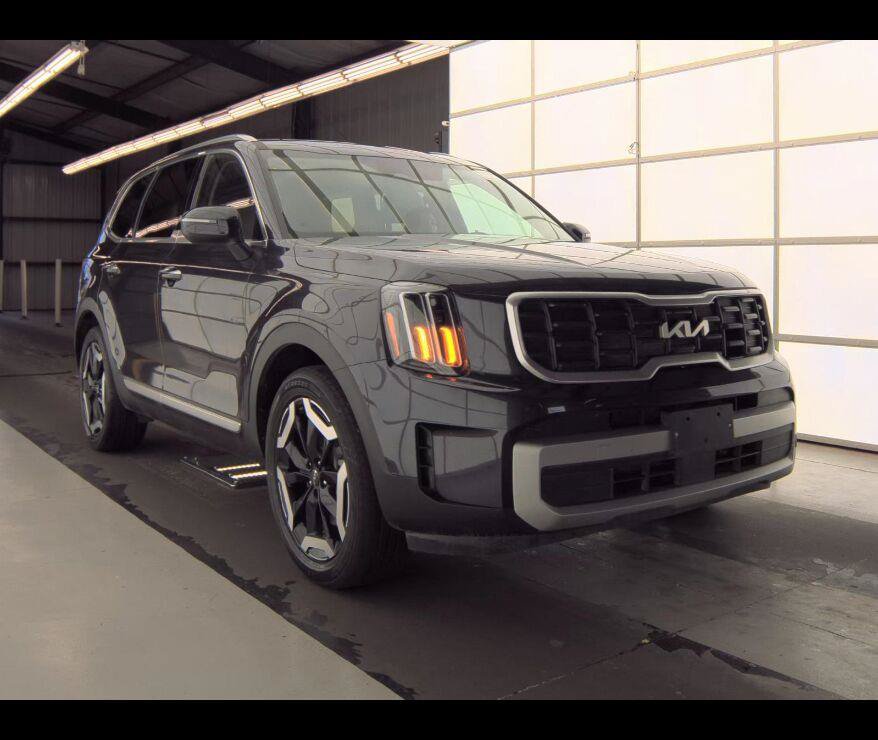 Used 2025 Kia Telluride S FWD image 1