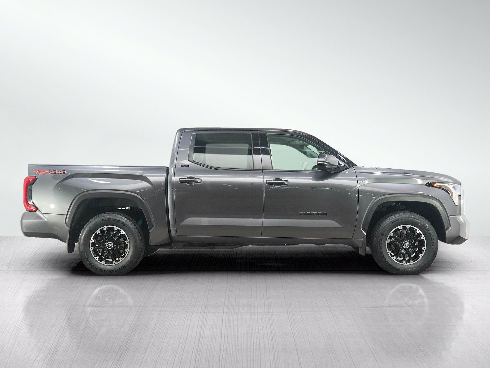 Used 2022 Toyota Tundra SR5 AWD/4WD image 6