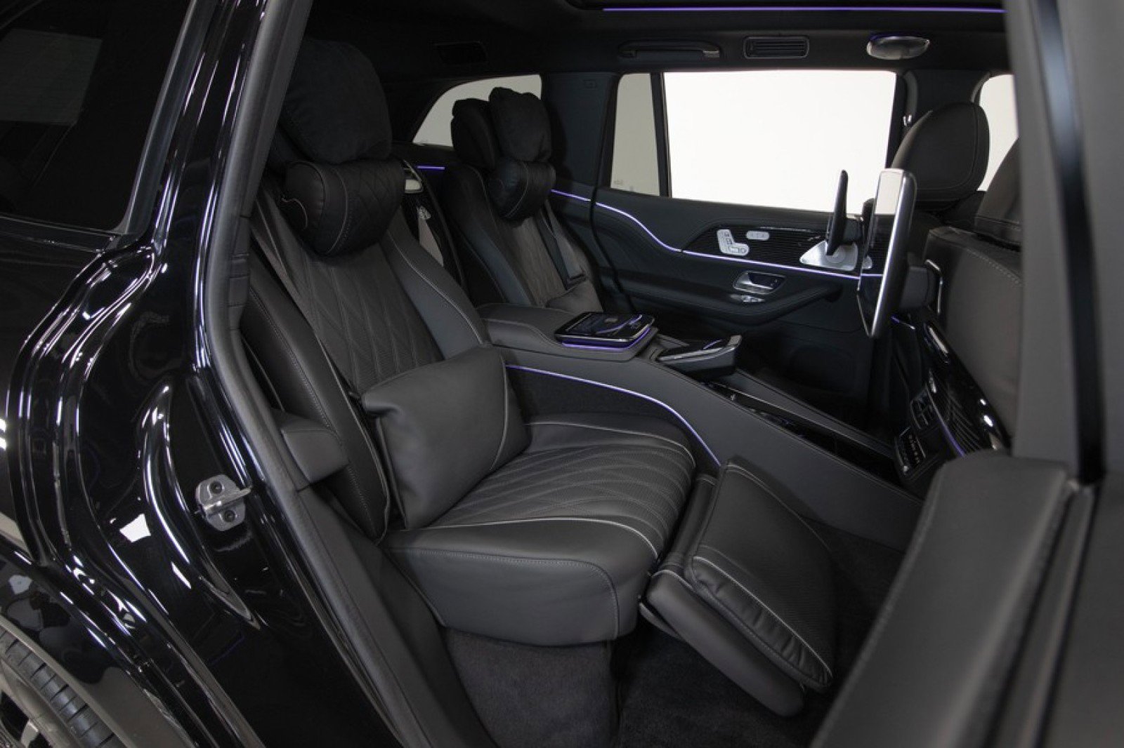 Used 2024 Mercedes-Benz Maybach GLS 600 4MATIC image 74