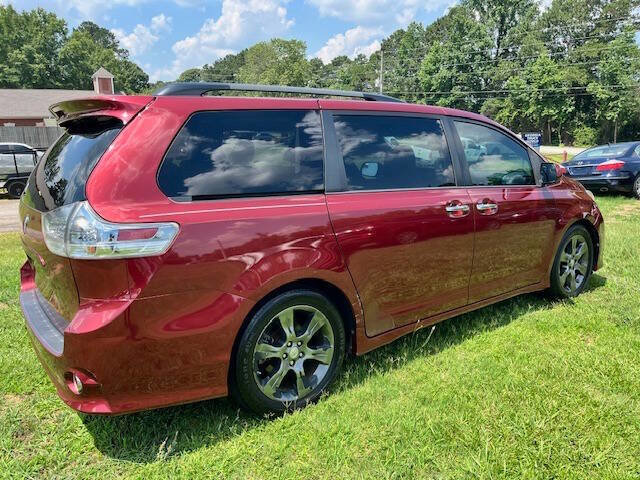 Used 2016 Toyota Sienna SE FWD image 7