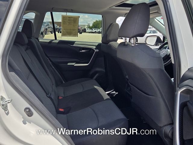 Used 2019 Toyota RAV4 XLE FWD image 17