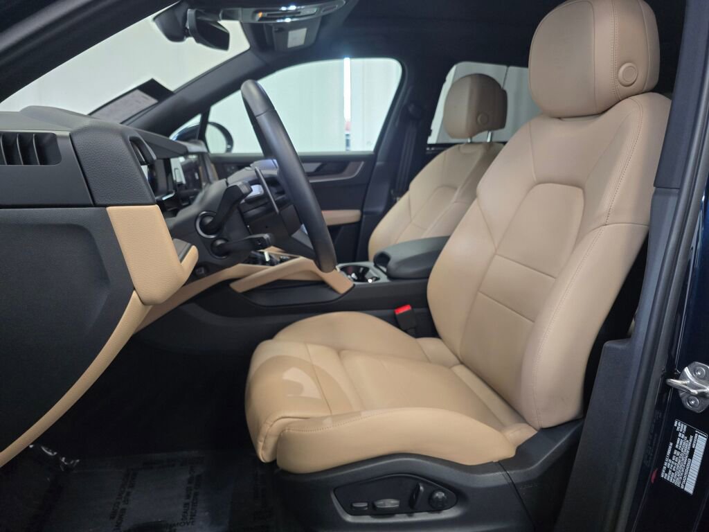 Certified 2025 Porsche Cayenne image 5