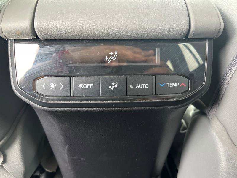 Used 2021 Toyota Highlander XLE image 29