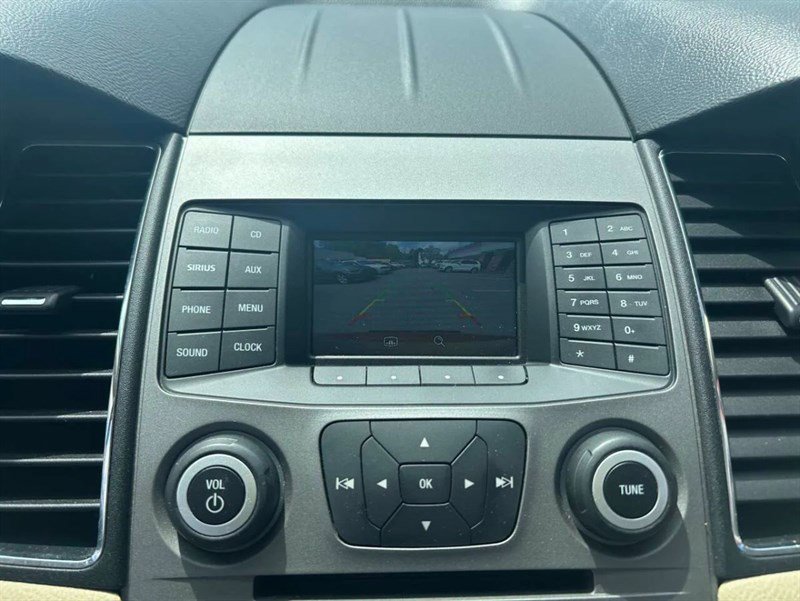 Used 2015 Ford Taurus SEL image 10