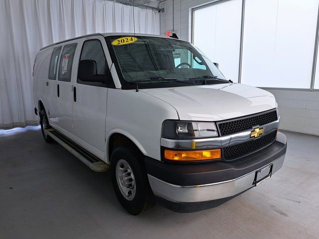 Used 2024 Chevrolet Express 2500 w/ Driver Convenience Package image 4