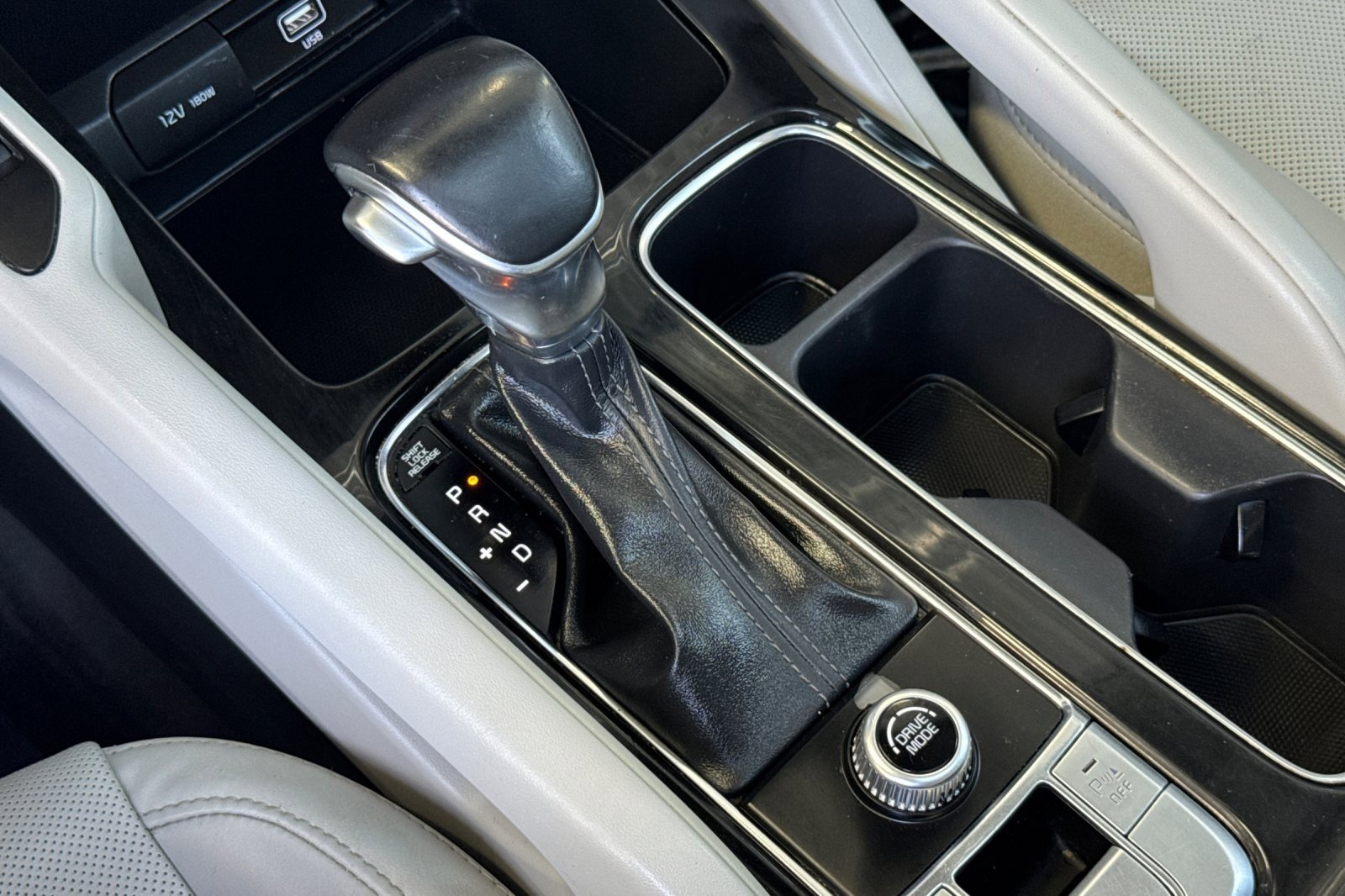 Used 2020 Kia Telluride S w/ S 8 Passenger Seating Package FWD image 21